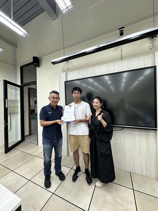 「AI 無人機群飛設計體驗營」品表現優異，經評選獲第 1 名