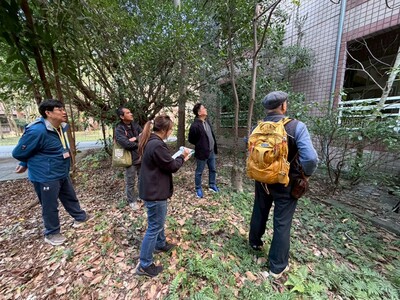 樹保專家為全校樹木做身體健康檢查1150109