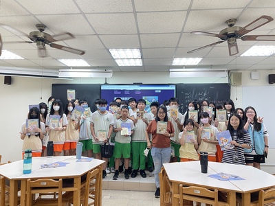 1141014社區國高中資源共享-育林國中蒞臨本校體驗多媒科 數位插畫動手玩：木作華容道圖片