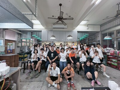 1141016社區國高中資源共享-柑園國中蒞臨本校體驗美工科  玻璃刻磨彩繪之美圖片