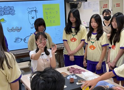 1151015 在地就學大聯盟PLUS計畫-高國中資源共享-板橋國中蒞臨本校 陶工科 小老鼠愛吃甜-手捏陶器製作