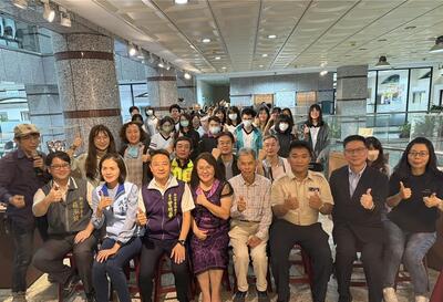 廣設科23屆畢業展區公所開幕式圖片(另開新視窗)