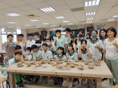 1141014 社區國高中資源共享-育林國中蒞臨本校體驗陶工科《陶土裡的鯨魚故事》海洋小鯨靈圖片