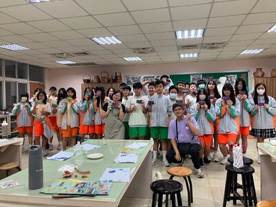 1151016  在地就學大聯盟PLUS計畫-高國中資源共享-育林國中蒞臨本校 美工科 金玩皮—皮革小物製作