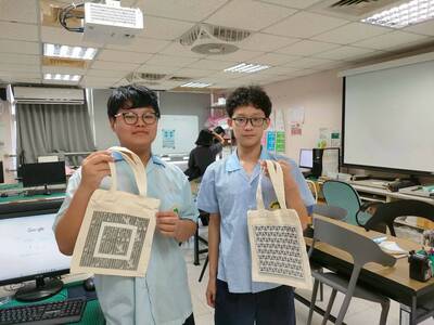 1151014 在地就學大聯盟PLUS計畫-高國中資源共享-五峰國中蒞臨本校 廣設科 AI電繪轉印帆布袋