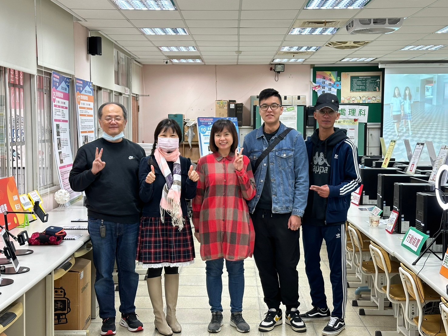 2024/03/15校慶科展佈展成功(另開新視窗)
