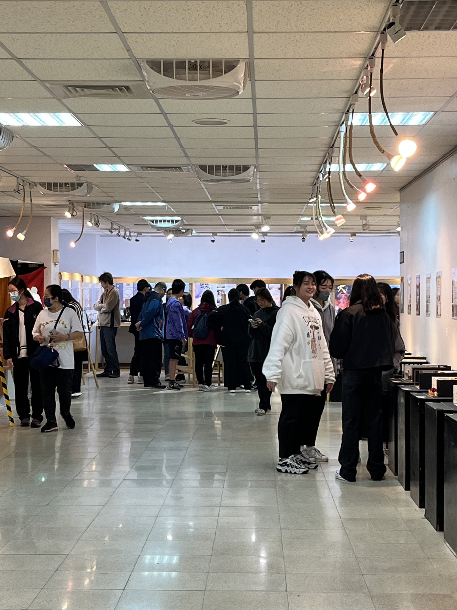 鶯歌工商27週年校慶美工科展覽活動(另開新視窗)
